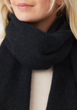 Cargar imagen en el visor de la galería, UNTOUCHED WORLD Moss Scarf
