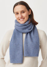 Cargar imagen en el visor de la galería, UNTOUCHED WORLD Moss Scarf