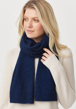 Cargar imagen en el visor de la galería, UNTOUCHED WORLD Moss Scarf