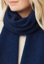 Cargar imagen en el visor de la galería, UNTOUCHED WORLD Moss Scarf