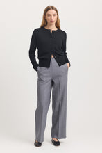 Laden Sie das Bild in den Galerie-Viewer, TOORALLIE Fine Merino Cardigan