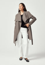 Laden Sie das Bild in den Galerie-Viewer, UNTOUCHED WORLD Emery Wrap Coat