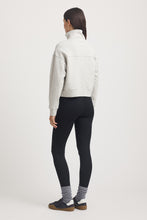 Laden Sie das Bild in den Galerie-Viewer, TOORALLIE Lounge Crop Half Zip
