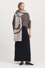 Cargar imagen en el visor de la galería, TOORALLIE Logo Scarf