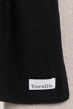 Laden Sie das Bild in den Galerie-Viewer, TOORALLIE Fine Wool Scarf