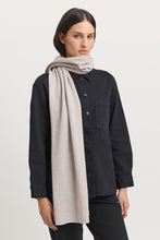 Laden Sie das Bild in den Galerie-Viewer, TOORALLIE Fine Wool Scarf