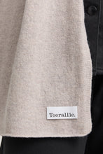 Laden Sie das Bild in den Galerie-Viewer, TOORALLIE Fine Wool Scarf