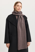 Laden Sie das Bild in den Galerie-Viewer, TOORALLIE Fine Wool Scarf