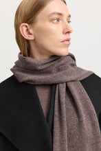 Laden Sie das Bild in den Galerie-Viewer, TOORALLIE Fine Wool Scarf