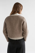 Cargar imagen en el visor de la galería, ELK Sesa Jacket