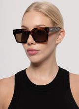 將圖片載入圖庫檢視器 OTRA Alba Sunglasses
