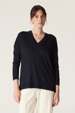 將圖片載入圖庫檢視器 CABLE Saxon Fine Merino Knit