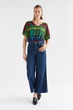 Cargar imagen en el visor de la galería, ELK Ideel V Neck Top