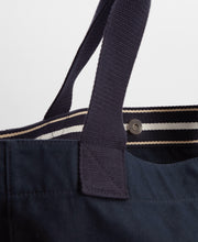 Laden Sie das Bild in den Galerie-Viewer, BARBOUR Logo Holiday Tote Bag