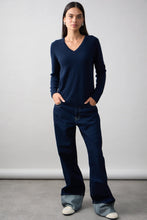 Laden Sie das Bild in den Galerie-Viewer, MIA FRATINO Essential Slim Vee