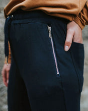 Cargar imagen en el visor de la galería, Pantalones deportivos violetas MOKE