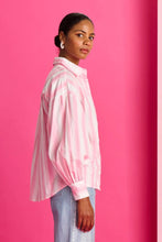 Laden Sie das Bild in den Galerie-Viewer, POM Striped Pink Blouse