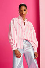 Laden Sie das Bild in den Galerie-Viewer, POM Striped Pink Blouse