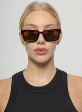 將圖片載入圖庫檢視器 OTRA Roco Sunglasses
