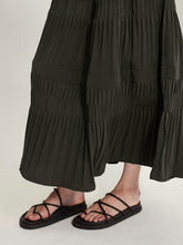將圖片載入圖庫檢視器 SILLS Alma Pleat Skirt