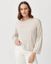 Laden Sie das Bild in den Galerie-Viewer, UNTOUCHED WORLD Dove Sweater