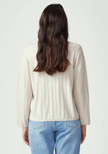 Laden Sie das Bild in den Galerie-Viewer, UNTOUCHED WORLD Dove Sweater