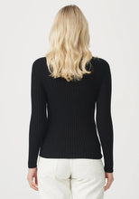Laden Sie das Bild in den Galerie-Viewer, UNTOUCHED WORLD Lucia Funnel Neck