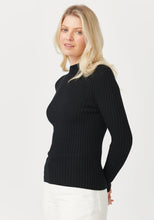 Laden Sie das Bild in den Galerie-Viewer, UNTOUCHED WORLD Lucia Funnel Neck
