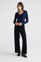 Laden Sie das Bild in den Galerie-Viewer, TOORALLIE V Neck L/S Merino Tee