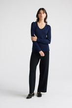Laden Sie das Bild in den Galerie-Viewer, TOORALLIE V Neck L/S Merino Tee