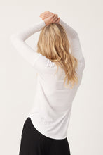 Laden Sie das Bild in den Galerie-Viewer, LEMON TREE Sammie LS Tee