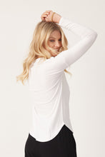Laden Sie das Bild in den Galerie-Viewer, LEMON TREE Sammie LS Tee