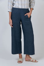 Laden Sie das Bild in den Galerie-Viewer, NATURALS 398 Wide Cropped Pants