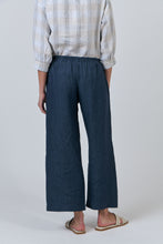 Laden Sie das Bild in den Galerie-Viewer, NATURALS 398 Wide Cropped Pants