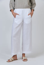 Laden Sie das Bild in den Galerie-Viewer, NATURALS 398 Wide Cropped Pants