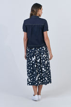 Laden Sie das Bild in den Galerie-Viewer, NATURALS 547 Mandarin Collar Shirt