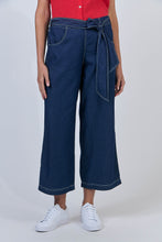 Laden Sie das Bild in den Galerie-Viewer, NATURALS 567 Cropped Tie Belt Pants