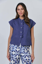 Laden Sie das Bild in den Galerie-Viewer, NATURALS 592 Frill Front Shirt