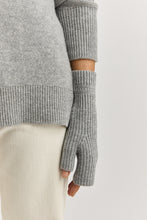 Charger l'image dans la galerie, TOORALLIE Merino Gloves &amp; Mittens
