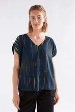 Laden Sie das Bild in den Galerie-Viewer, ELK Kayra V Neck Top