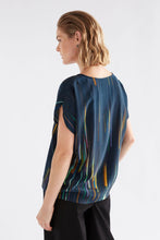 Laden Sie das Bild in den Galerie-Viewer, ELK Kayra V Neck Top