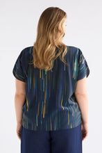 Laden Sie das Bild in den Galerie-Viewer, ELK Kayra V Neck Top