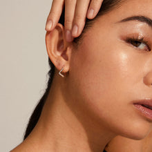Laden Sie das Bild in den Galerie-Viewer, PILGRIM Alberte Hoop Earrings