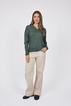 Laden Sie das Bild in den Galerie-Viewer, MARLOW Alto Merino Wide V Neck