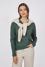 Laden Sie das Bild in den Galerie-Viewer, MARLOW Alto Merino Wide V Neck