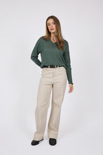 Laden Sie das Bild in den Galerie-Viewer, MARLOW Alto Merino Wide V Neck