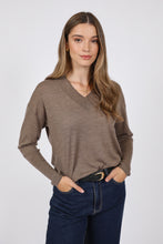 Laden Sie das Bild in den Galerie-Viewer, MARLOW Alto Merino Wide V Neck