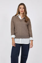 Laden Sie das Bild in den Galerie-Viewer, MARLOW Alto Merino Wide V Neck