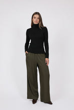 Laden Sie das Bild in den Galerie-Viewer, MARLOW Alto Merino Roll Neck