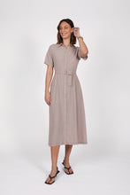 Laden Sie das Bild in den Galerie-Viewer, MARLOW Axis Shirt Dress